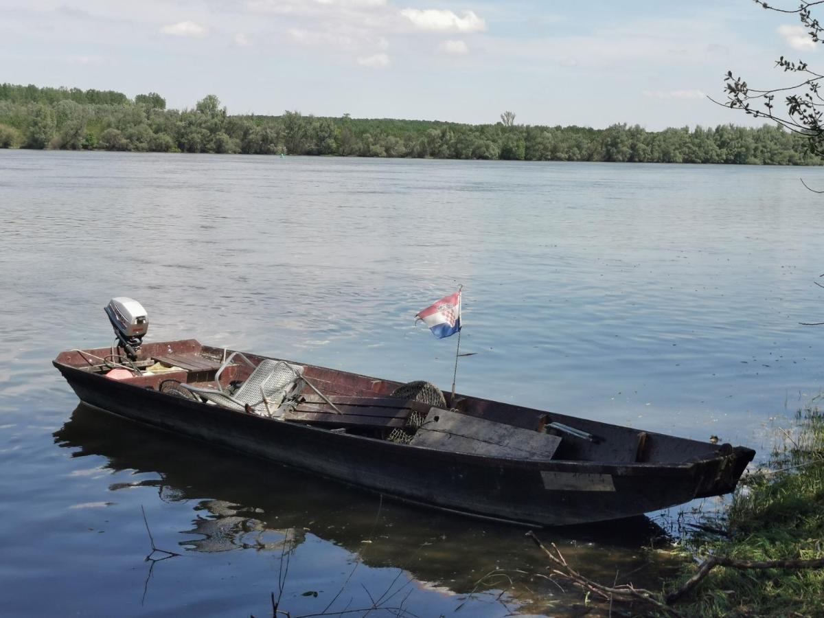 Vila Kuca Za Odmor Bella Sotin Exteriér fotografie