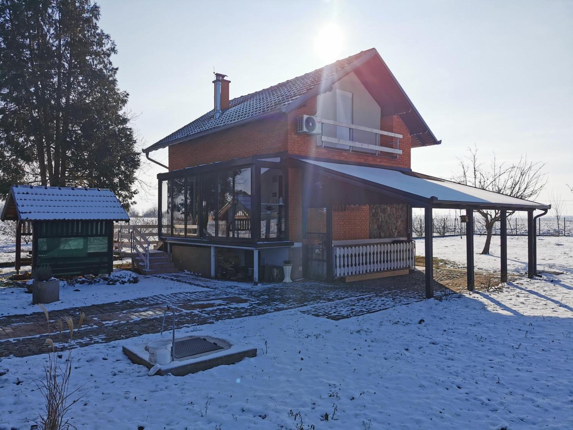 Vila Kuca Za Odmor Bella Sotin Exteriér fotografie